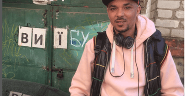 "Ідеальні умови, щоб служити": лідер гурту "The ВЙО" пояснив, чому не варто боятися іти на фронт (відео)