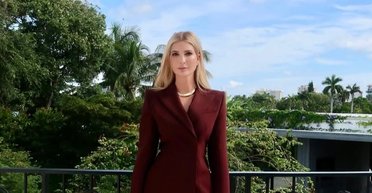 Зажарилась в бикини: Иванка Трамп поделилась гламурными фото со свадьбы брата (фото)