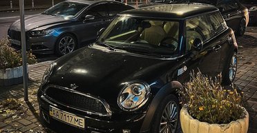 Миниатюрный Rolls-Royce: в Украине заметили роскошное британское авто (фото)