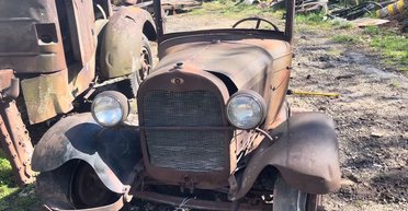 Старый ржавый Ford завелся после 75 лет простоя под открытым небом (видео)