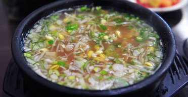 Лікувальний суп, який врятує вас від похмілля — рецепт приготування корейської страви