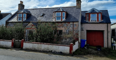 "Просто несамовито": розкішний котедж на березі затоки перетворився на звалище (фото)