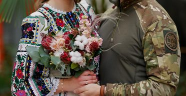 "Искал тебя всю жизнь": спикер СБУ Артем Дихтяренко женился на известной телеведущей (фото)