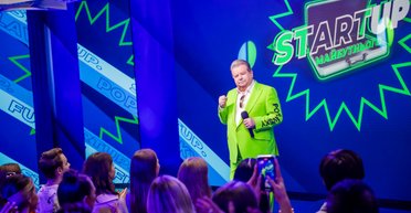 Предлагал играть в бильярд "на поцелуй": бывшая студентка обвинила Поплавского в домогательствах