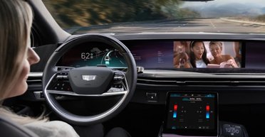 Новый Cadillac Escalade позволит водителям не следить за дорогой и смотреть фильмы в авто
