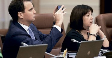 Встаньте в круг. Чего на самом деле ожидали от экспатов те, кто их приглашал в Украину