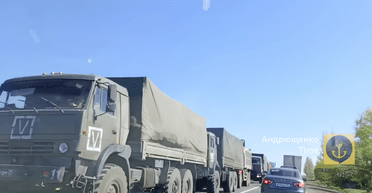 Через Мариуполь проехала колонна военных грузовиков ВС РФ: куда она направляется, — Андрющенко (фото)