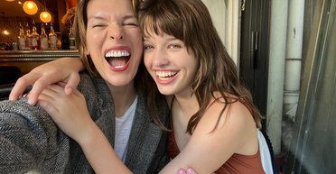 Мілла Йовович вийшла у світ із 15-річною донькою (фото)