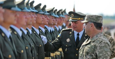 Гарнизоны просят казны. Сможет ли Украина остановить отток кадровых военных из армии