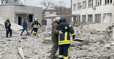 Обстреляли школу и больницы: в ОГА назвали последствия ударов РФ по Сумах 7 марта (видео)