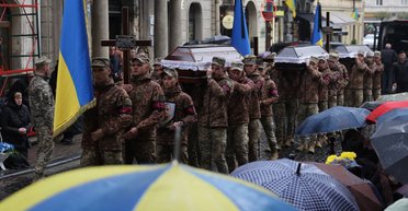 Право на отца: почему суды игнорируют украинок, чьи мужья погибли на фронте до рождения ребенка