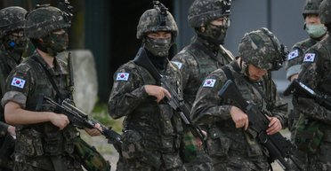 Три десятка солдат КНДР пересекли границу Южной Кореи: произошла стрельба