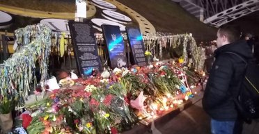 "Это выдающаяся страница в истории". На Майдане активисты помянули Небесную сотню