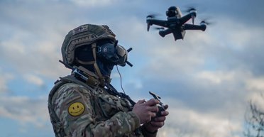 Били трижды: военкора РФ атаковали FPV-дронами в Курской области (видео)