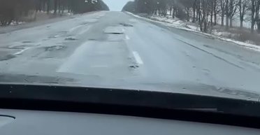 "Это жесть": в соцсети обсуждают состояние трассы Харьков-Полтава (видео)