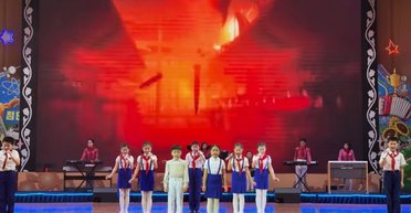 "Дети плясали на фоне ракет": иностранные туристы рассказали, что их поразило в КНДР (видео)