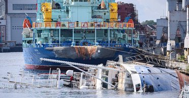 Тонул всю ночь: буксир "Капитан Ушаков" окончательно ушел на дно (фото, видео)