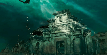 Рідкісні кадри: дайвер показав, який вигляд має стародавнє місто-привид на дні озера (відео)