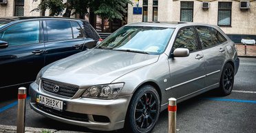 Их выпущено только 3000: в Украине замечен уникальный универсал Lexus (фото)