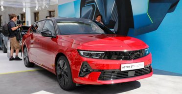 Большой багажник и запас хода свыше 400 км: Opel показал семейный электромобиль (фото)