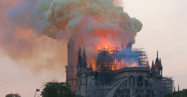 7 років тому загорівся Нотр-Дам: яким храм став зараз і як виглядав до жахливої пожежі (фото)