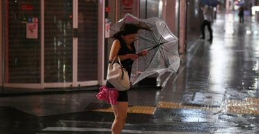 Токио в изоляции. Фоторепортаж: как тайфун "Факсай" разрушал Японию