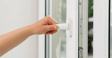 Секрет пластиковых окон: как поставить их на "зимний режим", чтобы экономить газ