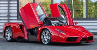 Эксклюзив за $4,8 миллиона: на продажу выставили суперкар чемпиона "Формулы-1" (фото)