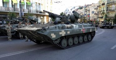 З параду на фронт: українські бійці показали рідкісну машину БМП-1ТС на передовій (відео)