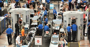 Визу в США могут не дать из-за лайка: Трамп вводит сканирование соцсетей заявителей