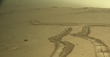 Марсоход Perseverance пошел по скользкой дорожке: внизу его поджидает головокружительный обрыв