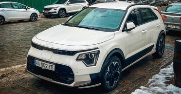 В Украине появился недорогой электрокроссовер Kia с запасом хода свыше 450 км (фото)