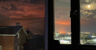 Пылает промзона: дроны поразили НПЗ "Лукойл" в Нижегородской области РФ (видео)