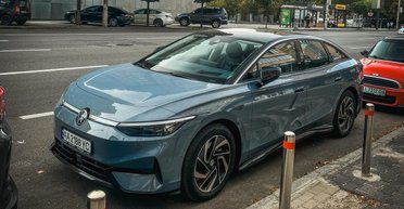 Новый флагман: в Киеве заметили электромобиль Volkswagen с запасом хода 700 км (фото)