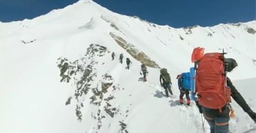 Кадри, знайдені на висоті 5800 метрів, розкрили таємницю смерті альпіністів (відео)