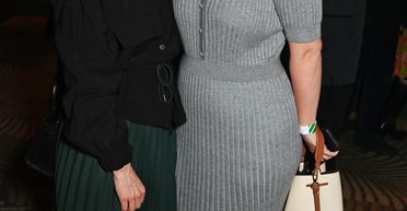 Вишуканий і витончений образ: принцеса Євгенія зачарувала стильною трикотажною сукнею (фото)