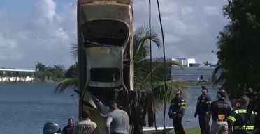 Считались пропавшими: в США полиция достала из озера 32 автомобиля (видео)