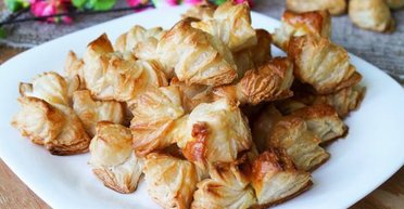 Бантики з листкового тіста: напрочуд простий рецепт смачної випічки