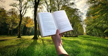 Старики и неудачники. 5 модных книг, которые нужно прочитать в мае