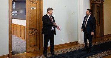Убрать Гройсмана. Почему Порошенко не на кого поменять премьера