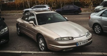 Авангард из 90-х: в Киеве засветилось редкое американское авто премиум-класса (фото)