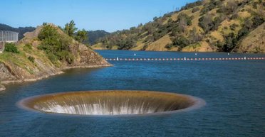 Новий "портал у пекло": найбільший у світі водоскид лякає людей (фото, відео)