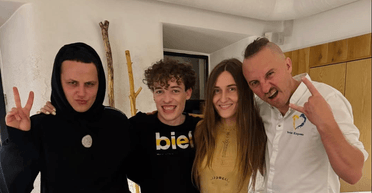 Під обстрілом та з борщем від Клопотенка: переможці Євробачення висловилися про Київ