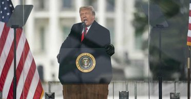 "Бремя для общества": Трамп заявил, что навсегда остановит миграцию в США из "третьего мира"