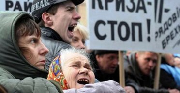 Дна немає. Хто заробляє на українській кризі і чи є з неї вихід