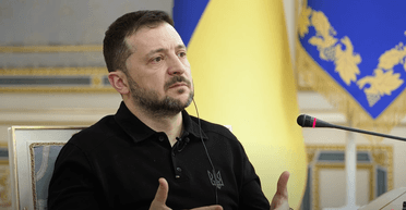 Пауз в поставках оружия быть не может: Зеленский впервые прокомментировал скандал с АОЗ (видео)