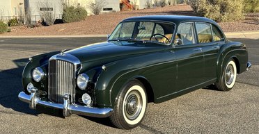 На аукцион выставили роскошное авто Альфреда Хичкока (фото)