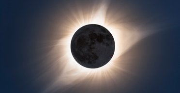 Три знака Зодиака, которым повезет в Солнечное Затмение 21 сентября 2025 года