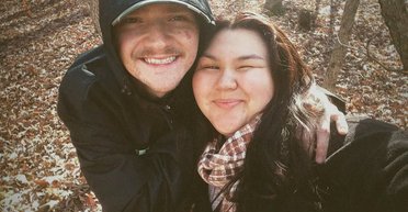 Женщина вспомнила в аэропорту, что забыла дома книгу: ее муж написал для любимой новую (видео)