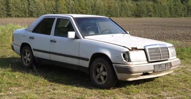 Немецкое качество: Mercedes W124 завелся и поехал после 8 лет простоя на свалке (видео)
